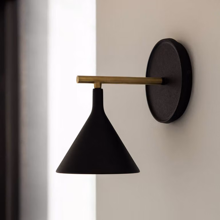 Audo Copenhagen Applique da parete Cast Sconce, dimmerabile, Nero, Bagno, Alluminio, Applique