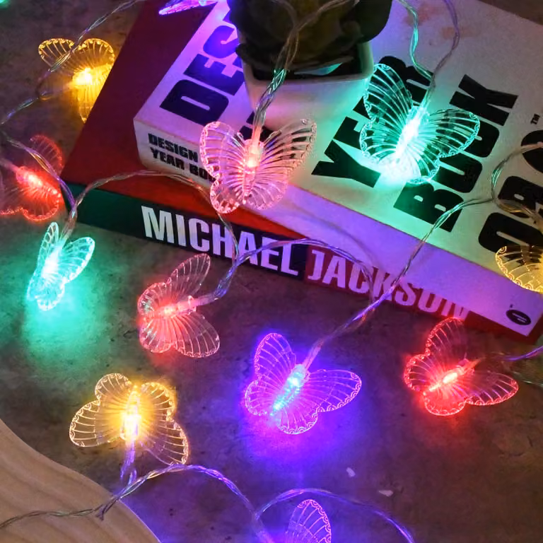 Catena luminosa a forma di farfalla, lunghezza 3 metri, 20 LED, multicolore, alimentata a batteria