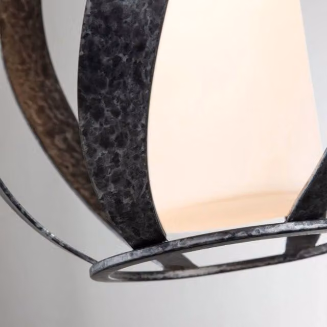 Applique da parete Quoizel Blacksmith in stile industriale in metallo nero e vetro con lampadina E27 per giardino, terrazzo e balcone