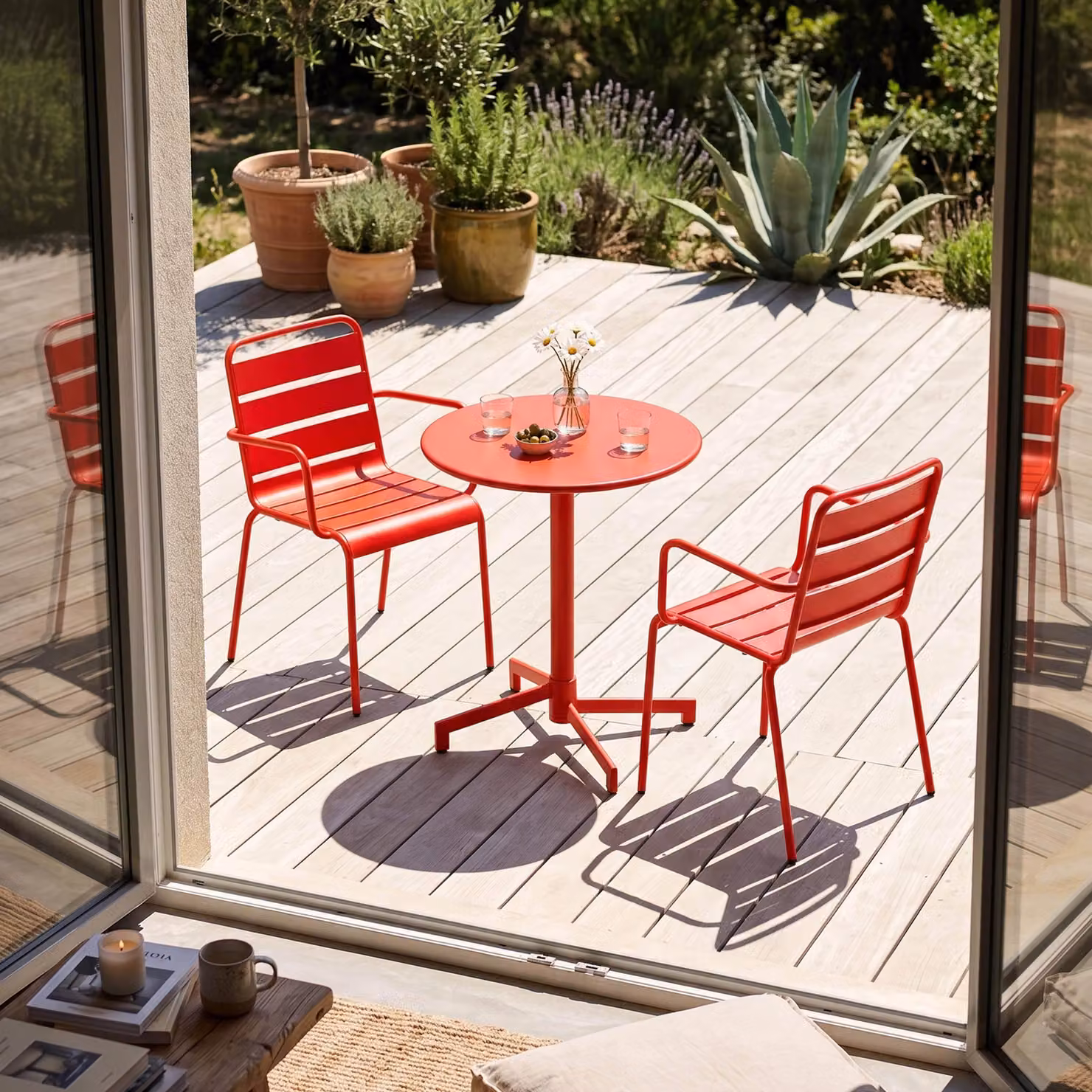 Set tavolo da giardino e 2 poltrone in metallo rosso - Oviala Palavas