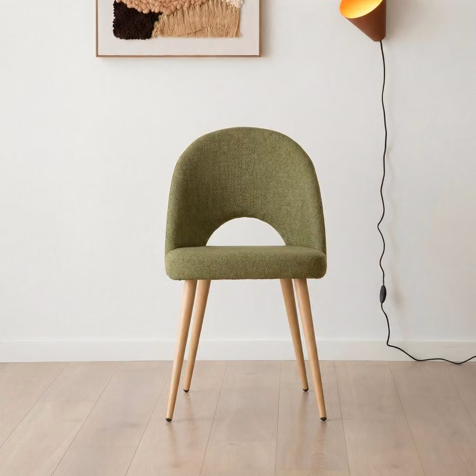 Sedia imbottita Banak in stile mid-century verde con struttura in legno – 2