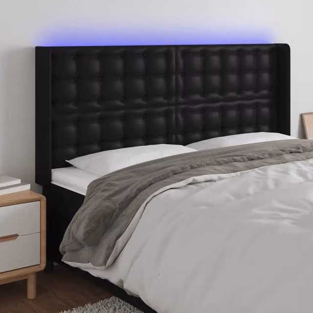 Testiera con LED Design Mania in similpelle nera con porta USB, L: 203 cm, P: 16 cm, H: 118/128 cm – 1