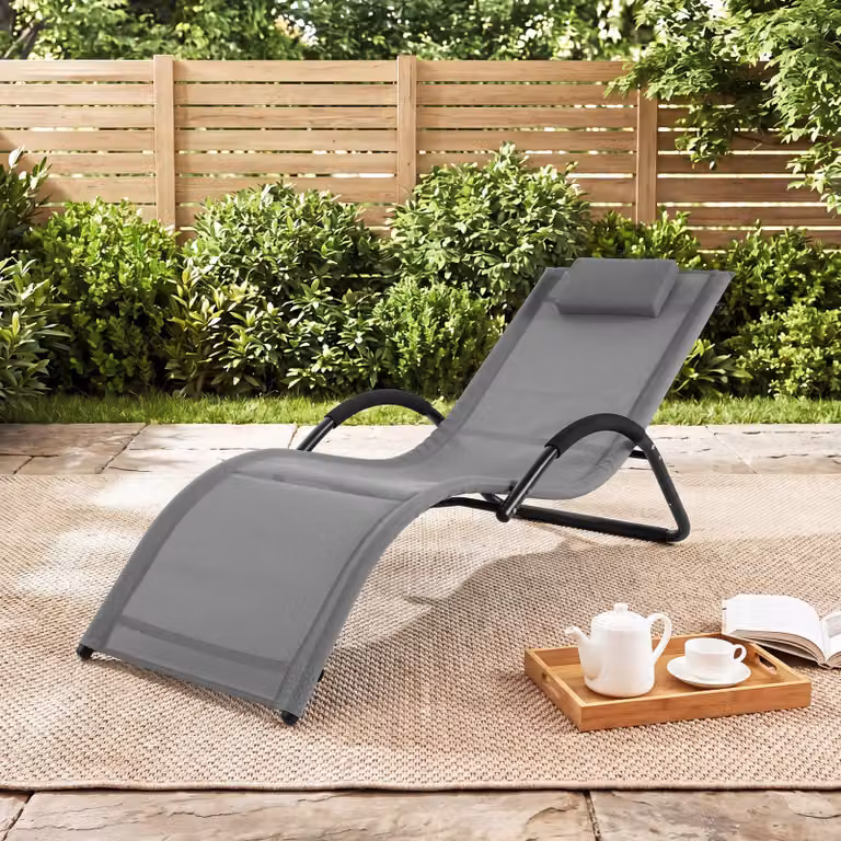 Sedia a sdraio da esterno Costway con poggiatesta regolabile e struttura ergonomica curva, lettino prendisole in tessuto e metallo, Grigio