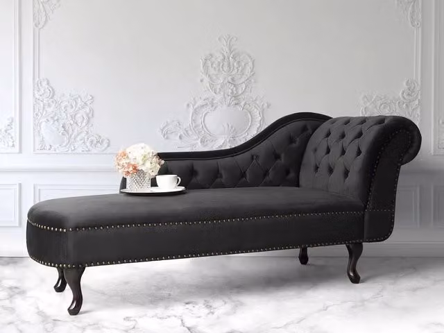 Chaise longue BELIANI in velluto nero versione destra con dettagli glamour e testa chiodata L: 169 cm, P: 65 cm, H: 79 cm