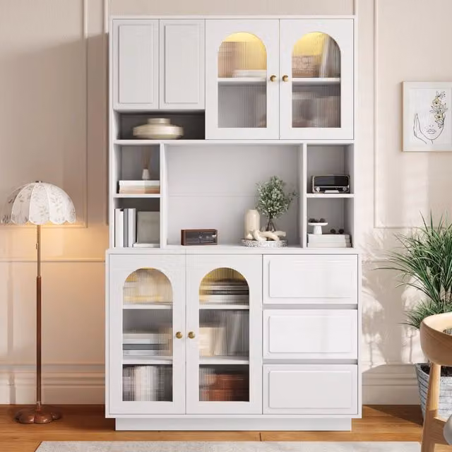 Credenza alta da cucina e soggiorno con ante in acrilico ad arco, vani aperti, illuminazione LED a colori controllata via app