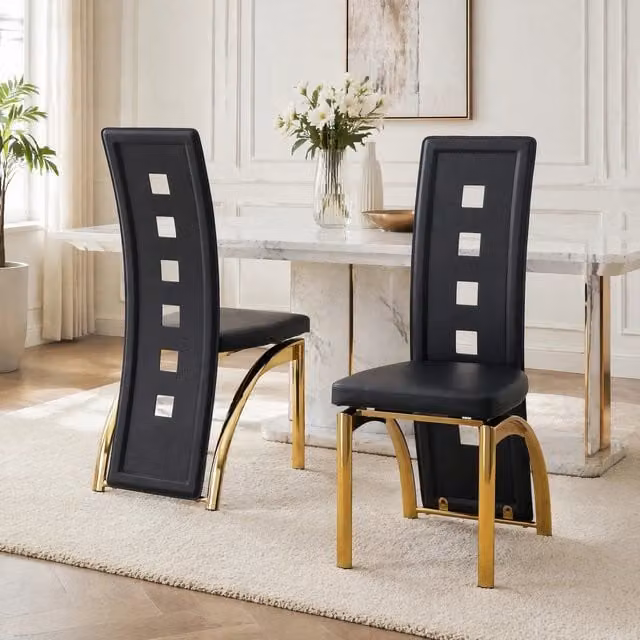 Set 2 sedie da pranzo ULEVR con schienale traforato, seduta in similpelle PU nera e gambe metalliche dorate