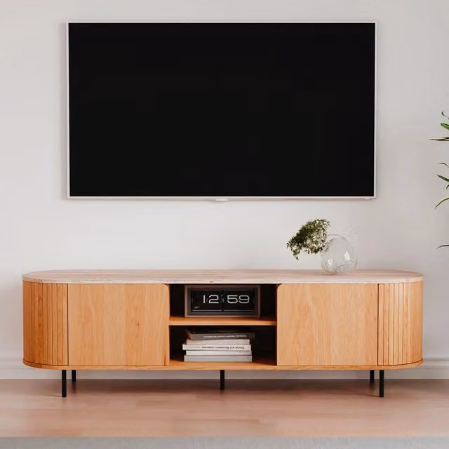 Mobile porta tv Fabia56B colore rovere oak con top effetto travertino e laterali listellati 160 cm