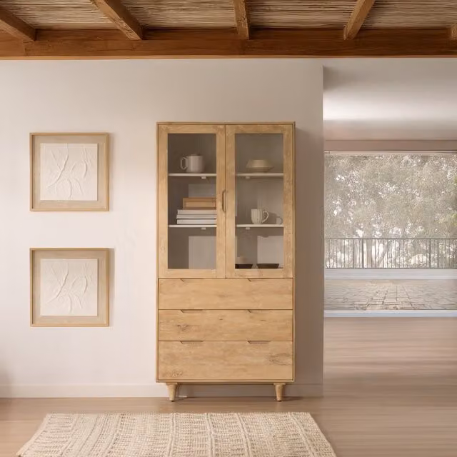 Vetrina Dakar Banak in legno massiccio di mango marrone con ante in vetro