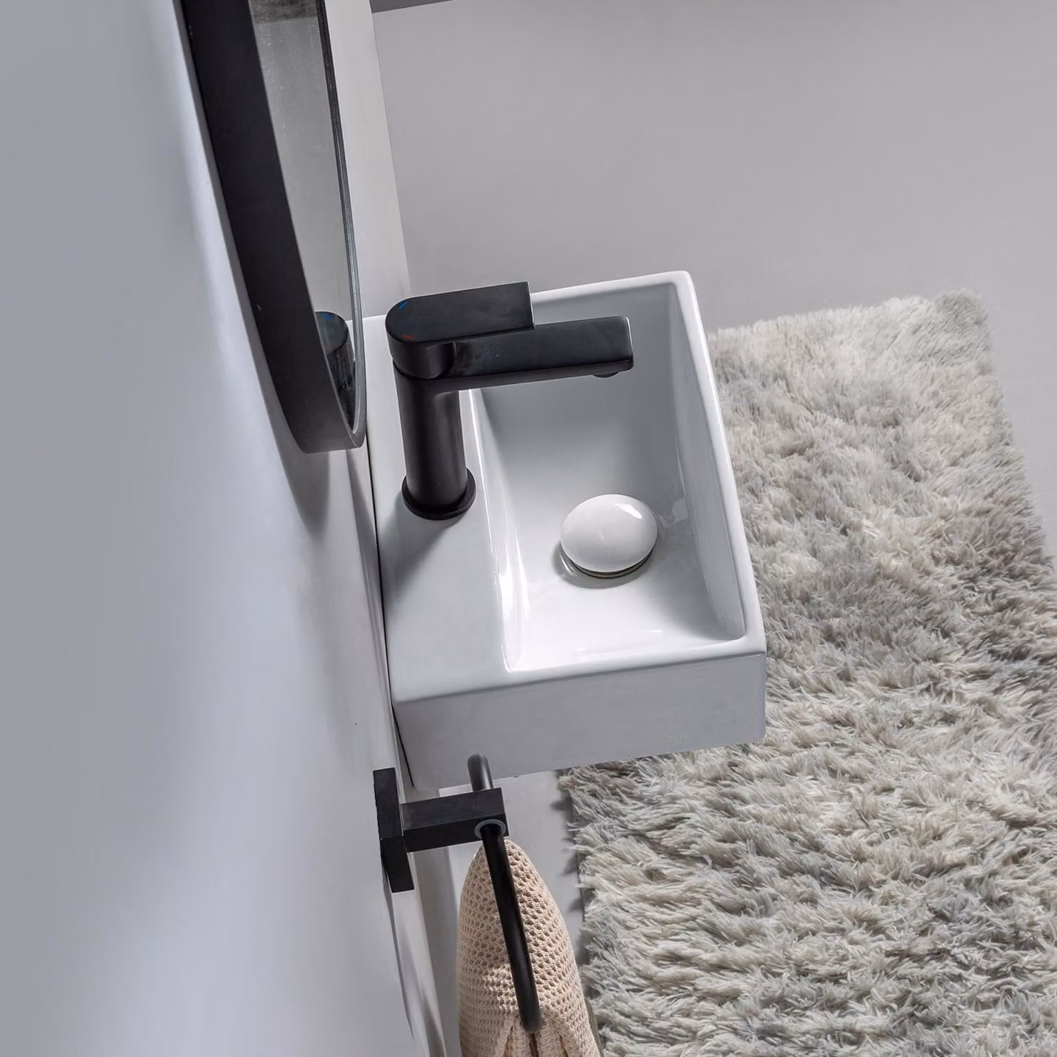 Lavabo Paris, dimensioni 36x25 cm, realizzato in pregiata Vetroceramica, adatto per l'installazione a parete o come lavabo da appoggio, completo di foro per il rubinetto