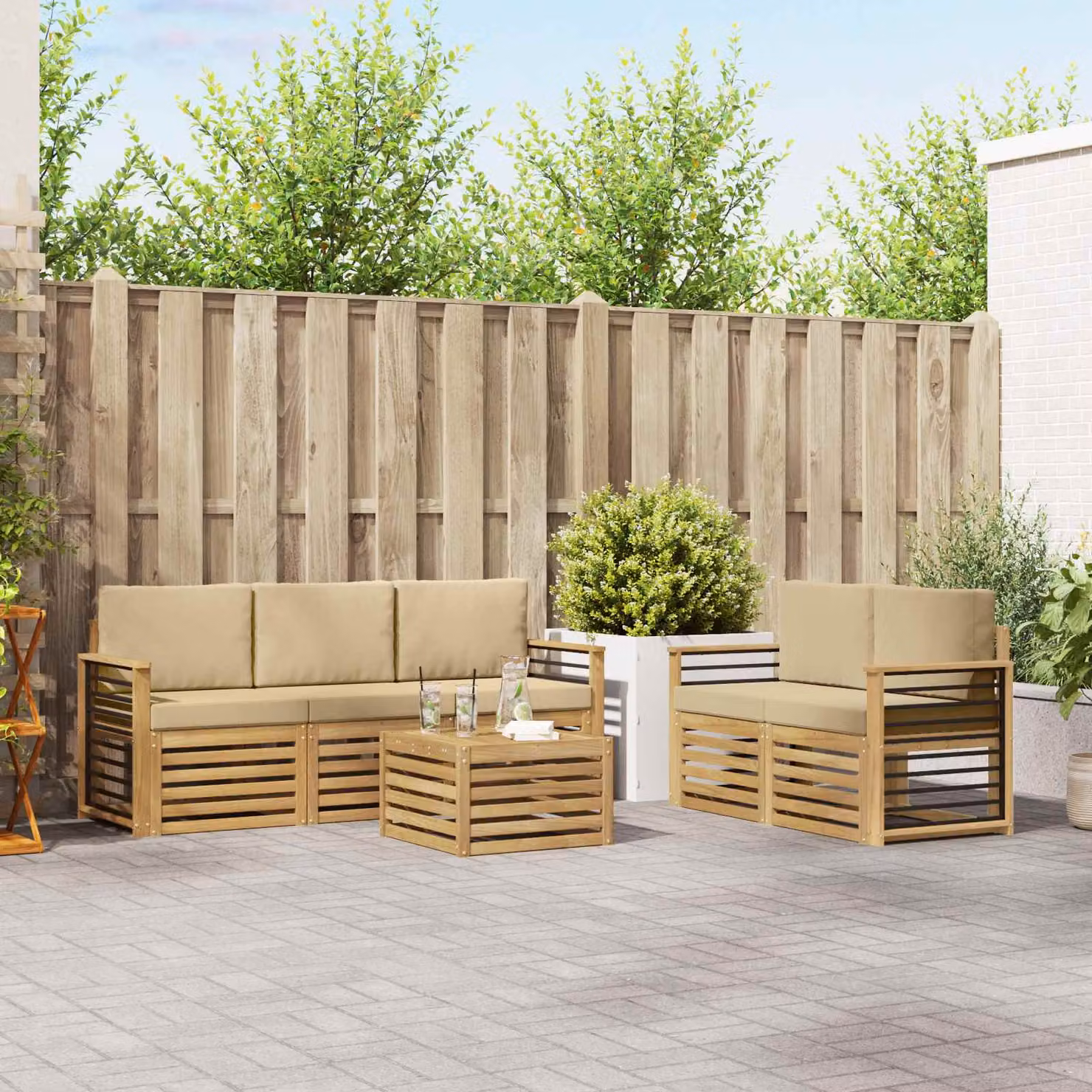 Set di divani da esterno vidaXL a forma di L con tavolino da caffè, composto da 6 pezzi in legno di acacia e tessuto resistente ai raggi UV, colore bianco e beige