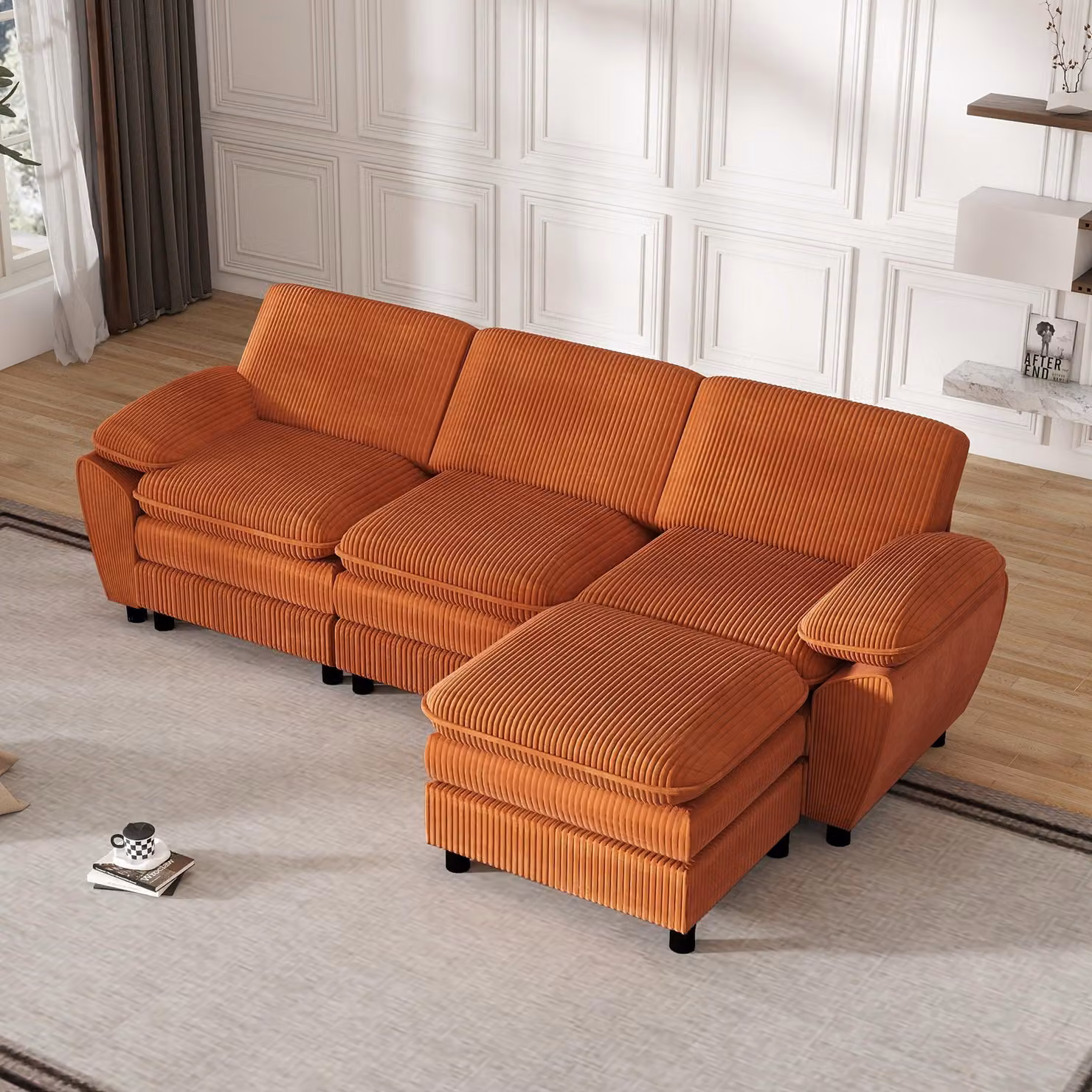 Divano a tre posti color arancione, con poggiapiedi integrato, rivestito in tessuto morbido, dotato di funzione letto e con struttura in legno robusta