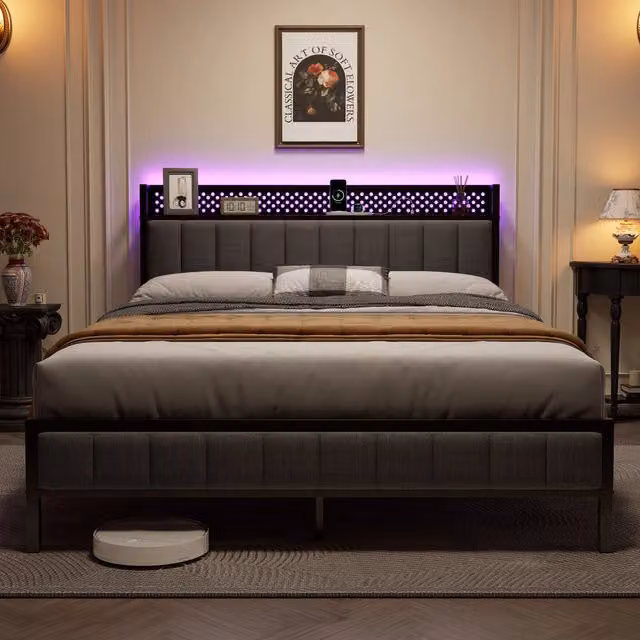 Letto matrimoniale moderno in metallo nero con testiera imbottita in tessuto, ripiani laterali e porte USB, L/P: 140 x 200 cm