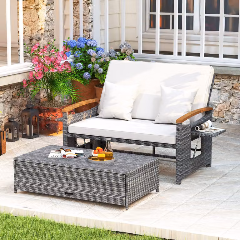 Set da giardino Costway in rattan bianco composto da divanetto con schienale regolabile a 4 livelli e pouf contenitore con tavoli ribaltabili