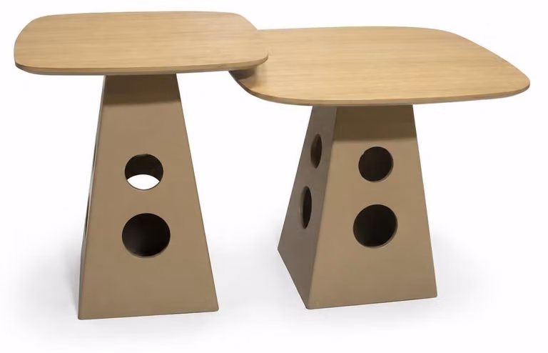 Tavolino da caffè minimalista, beige, con superficie strutturata, dal design naturale e confortevole
