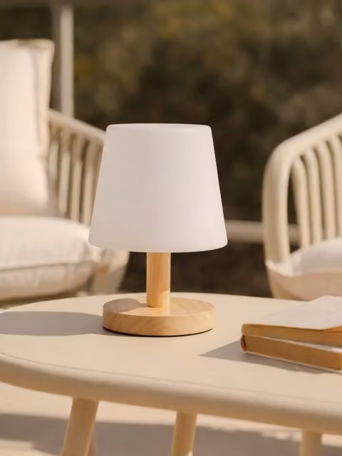 Lampada da tavolo da giardino in legno Kenay Home, colore bianco e legno – 1