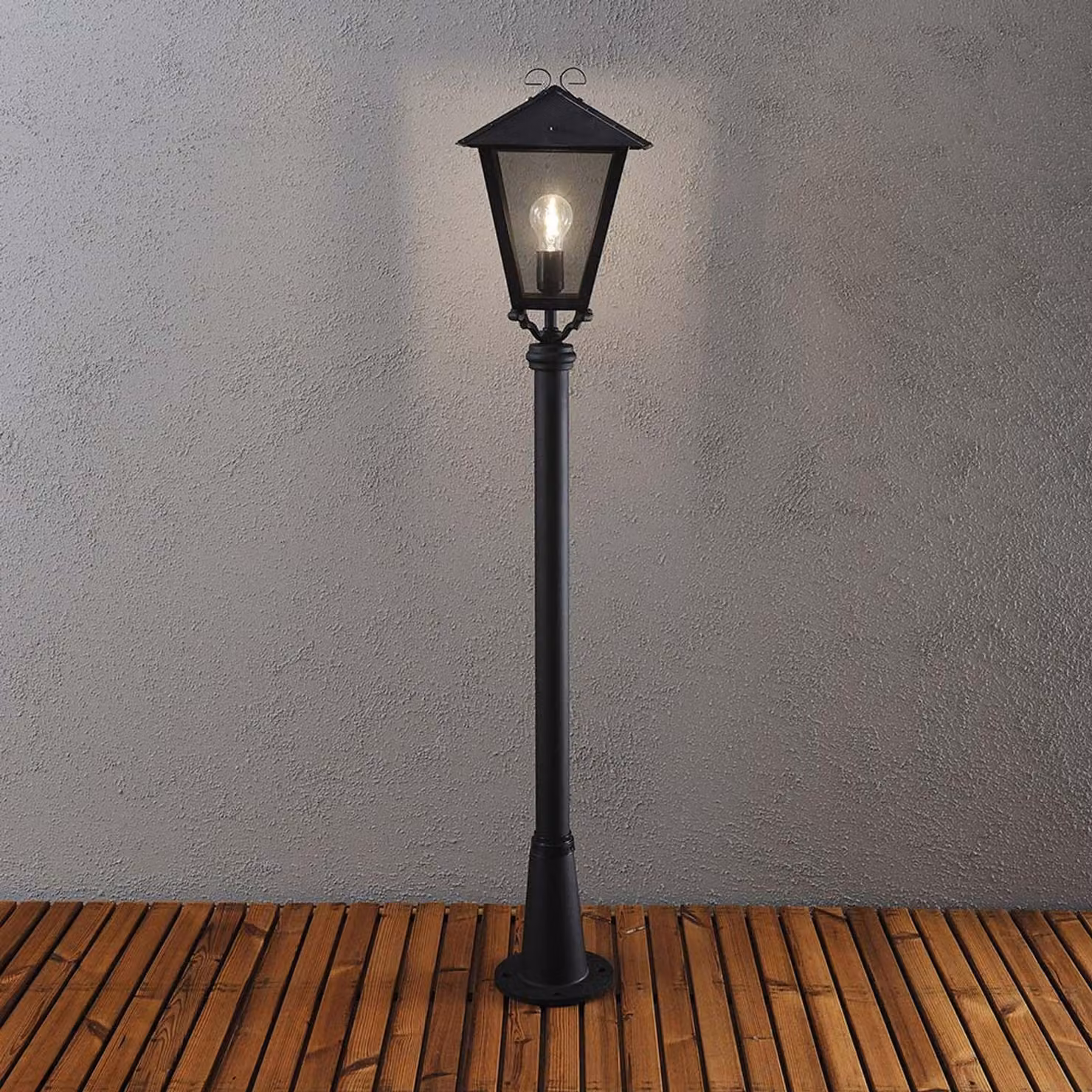 Lampada da sentiero Konstsmide Benu in alluminio laccato nero e vetro acrilico color fumo