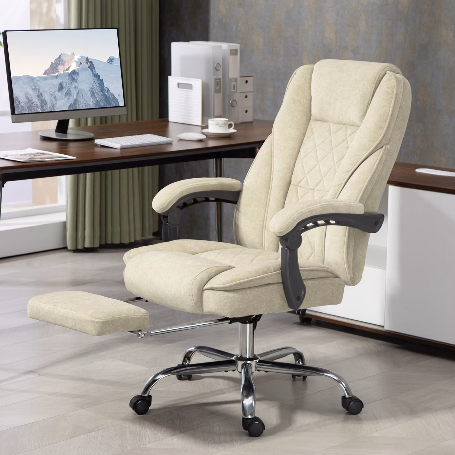 Sedia da ufficio massaggiante Aosom con telecomando, poggiapiedi estraibile e schienale reclinabile, Beige, L: 67 cm, P: 72 cm, H: 119 cm – 2