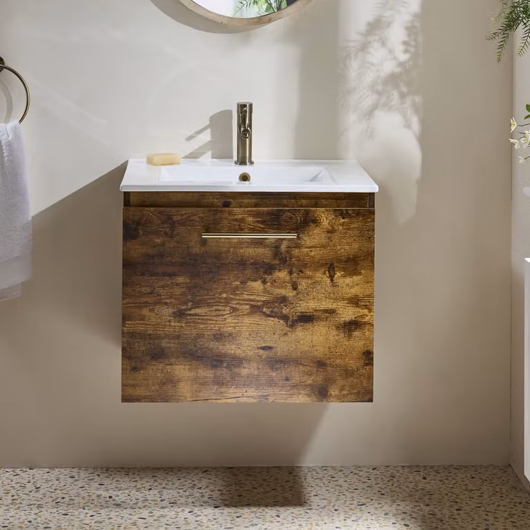 Mobile Bagno Rovere Scuro Sospeso da 600mm con Lavabo e Maniglia con Barra a T in Ottone Spazzolato - Cluo
