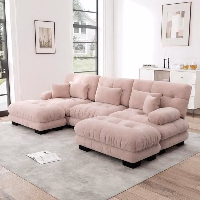 Divano panoramico modulare MIVRAY in velluto rosa con ottoman coordinato e cuscini, configurabile a U o lineare per il tuo soggiorno