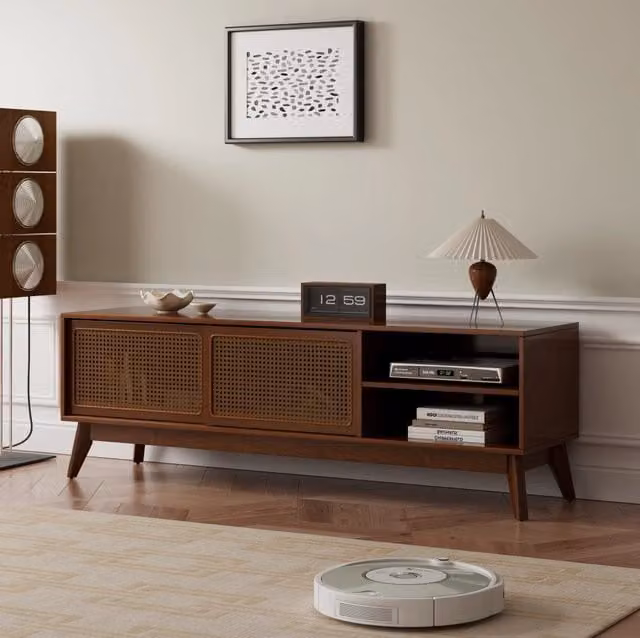 Mobile TV in MDF e legno massello con ante in rattan; 150 x 40 x 49;9 cm; noce