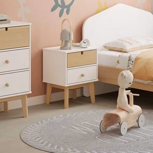 Comodino Estefania in legno e MDF con 2 cassetti, stile scandinavo, bianco e beige
