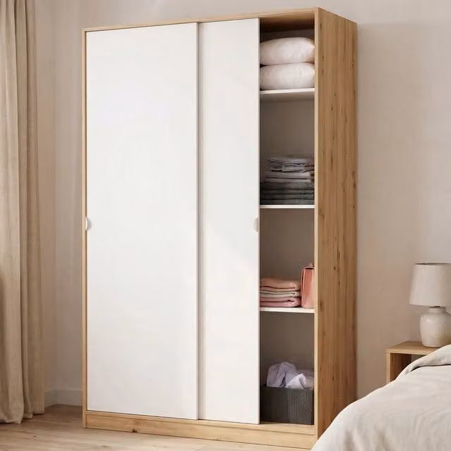 Armadio Adrenalin DMORA per camera da letto con 2 ante scorrevoli, ripiani interni e barra appendiabiti, Bianco e Rovere Nodi, L: 120 cm, P: 50 cm, H: 200 cm