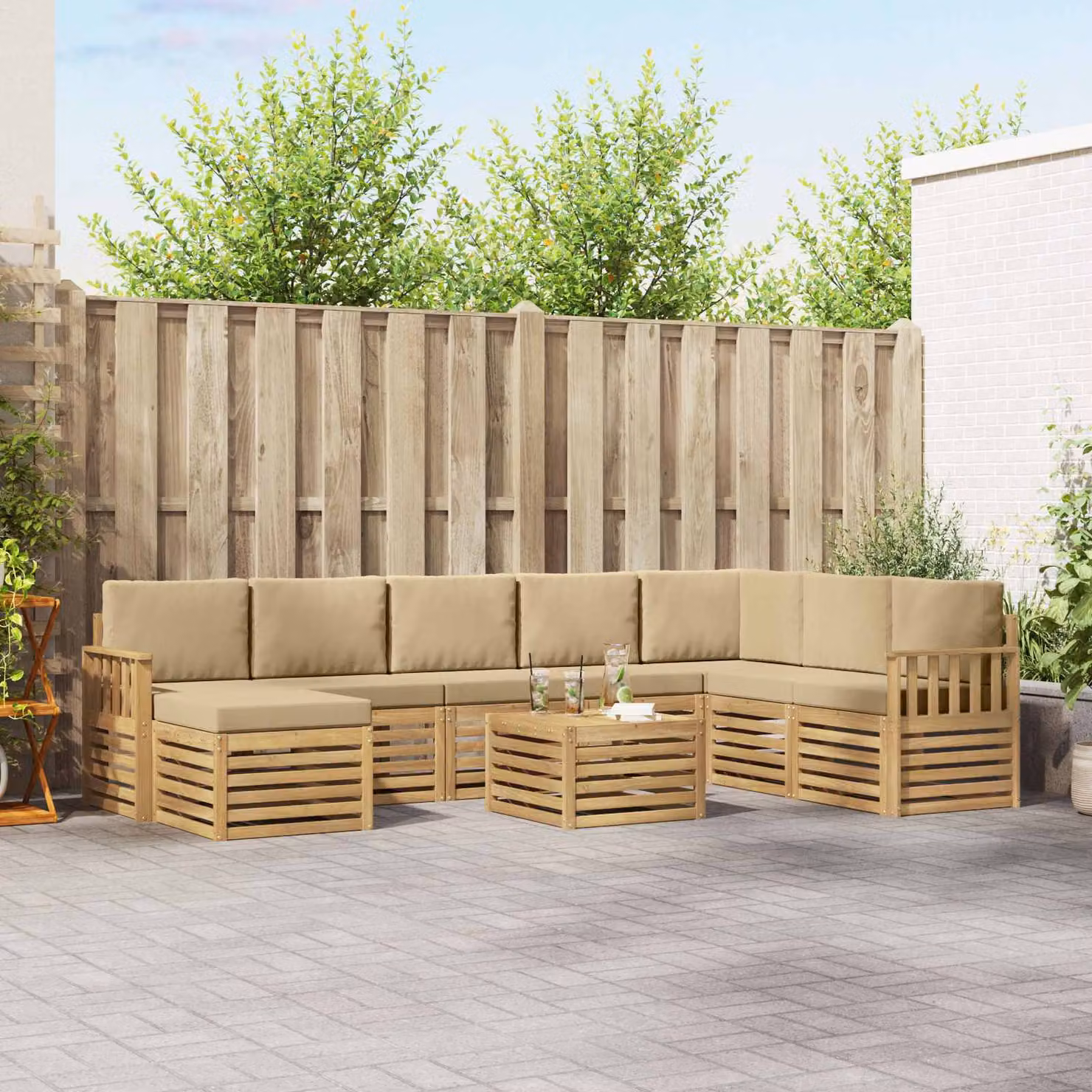 vidaXL Set di divani da esterno a L composto da 9 pezzi in legno di acacia con cuscini, colori bianco, beige e marrone