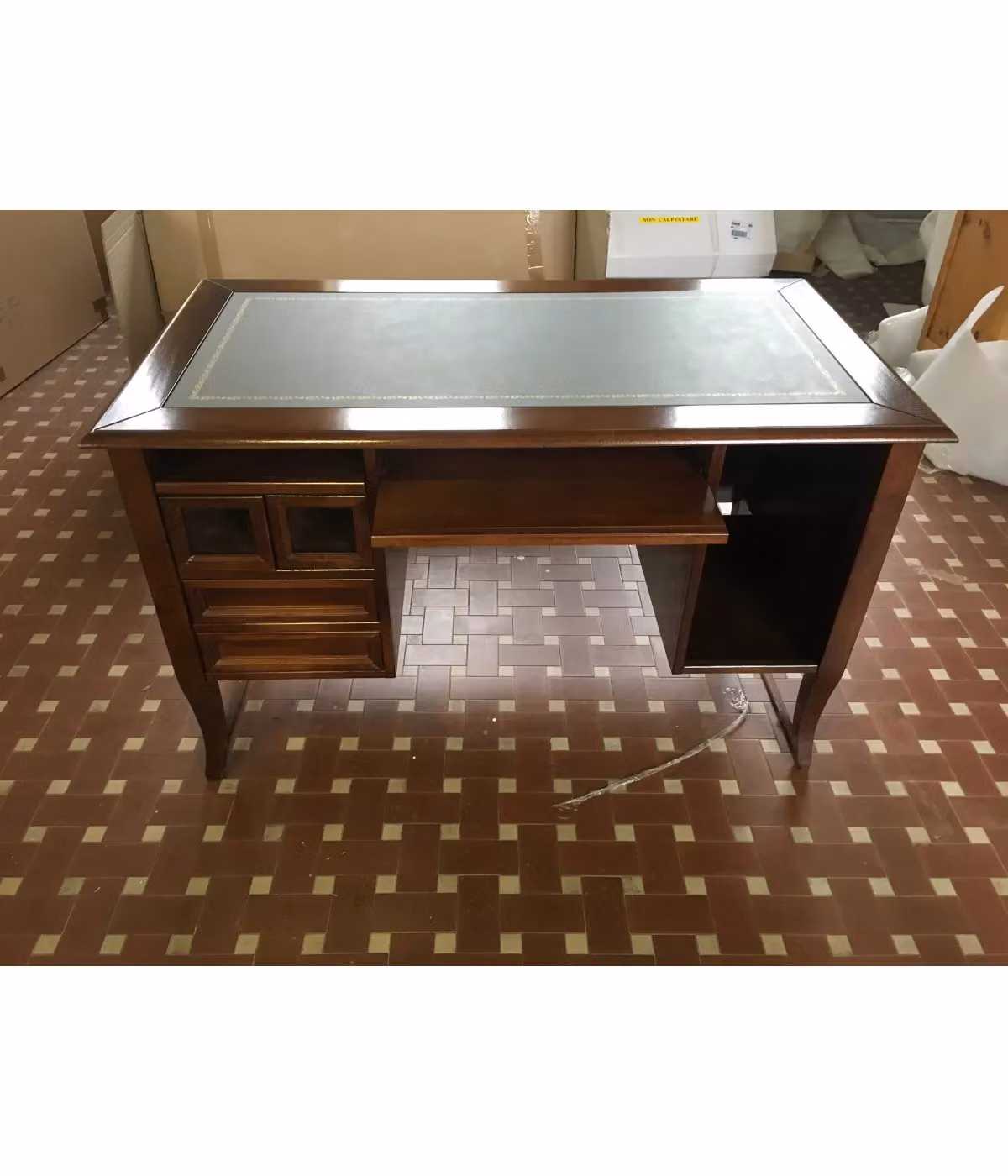 Scrivania da ufficio in legno Mobili 2G colore noce L: 130 cm, P: 74 cm, H: 81 cm – 3