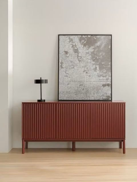 Credenza Melton Kenay Home bordeaux con design geometrico moderno e finitura opaca L: 150 cm