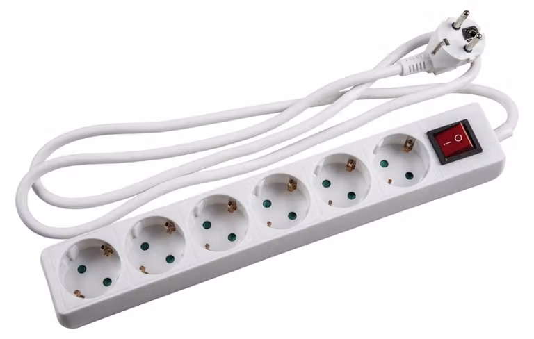Ciabatta multipresa bianca con 6 prese Schuko e interruttore, lunghezza 1,5 metri, cavo H5VV-F 3G1,5