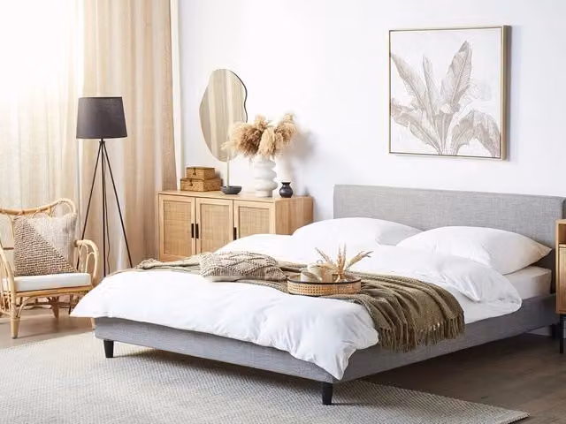 Letto Beliani moderno in tessuto grigio con rete a doghe in legno e struttura imbottita L/P/H: 180 x 200 x 214 cm