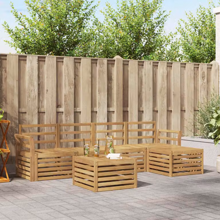 Set di divani da esterno vidaXL a forma di L in legno di acacia massello con cuscini bianchi, composto da 6 pezzi con tavolino da caffè, pouf ed elementi angolari per giardino o terrazza