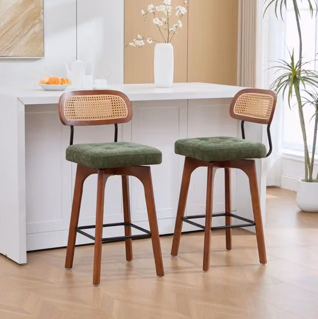 Set di 2 sgabelli da bar girevoli a 360° con schienale in rattan e seduta imbottita in chenille verde, design moderno Mid-Century, 44x51x96 cm