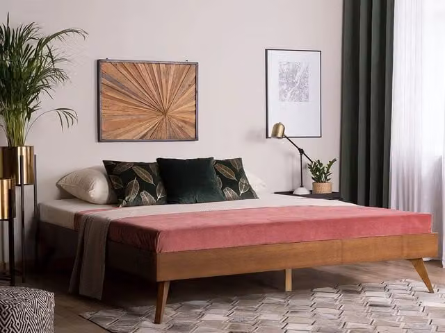 Letto Beliani in legno color marrone con rete a doghe arcuate L/P/H: 202 x 160 x 38 cm – 1