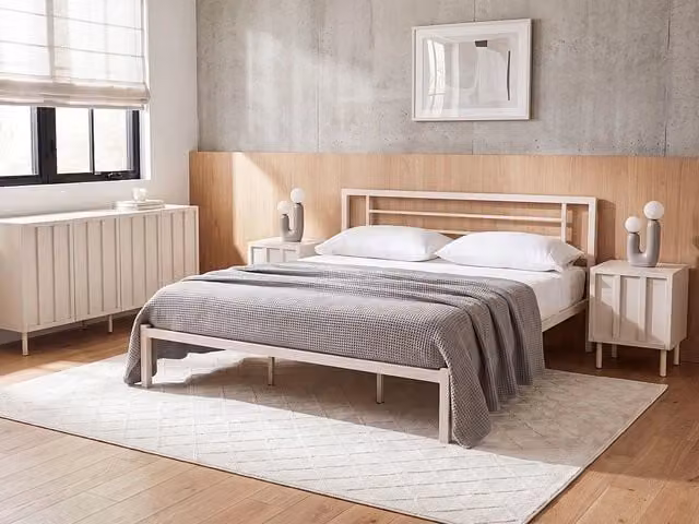 Letto in metallo beige chiaro 180 x 200 cm con rete a doghe in legno massello stile industriale minimalista