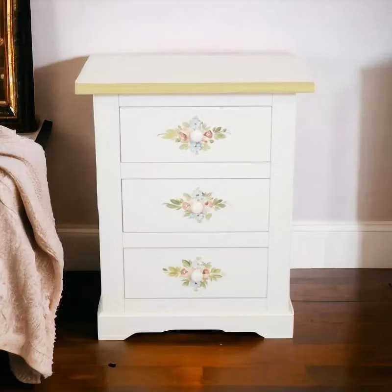 Comodino Mobili 2G in legno shabby chic bianco con decori floreali verdi L: 60 cm, P: 35 cm, H: 64 cm – 2