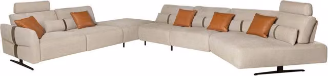 Divano chaise longue modulare Angel Cerdá S.L. in velluto color sabbia con struttura in legno e metallo, lato destro, con poggiatesta regolabile e cuscini inclusi