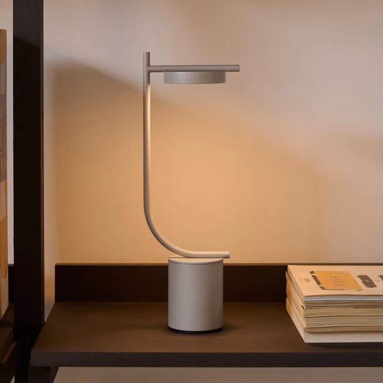 GRUPA Lampada LED da tavolo a batteria Igram, grigia, 40 cm, IP44 dimmerabile, Alluminio / Grigio / Zincato, Soggiorno / Sala da pranzo, Metallo, Design