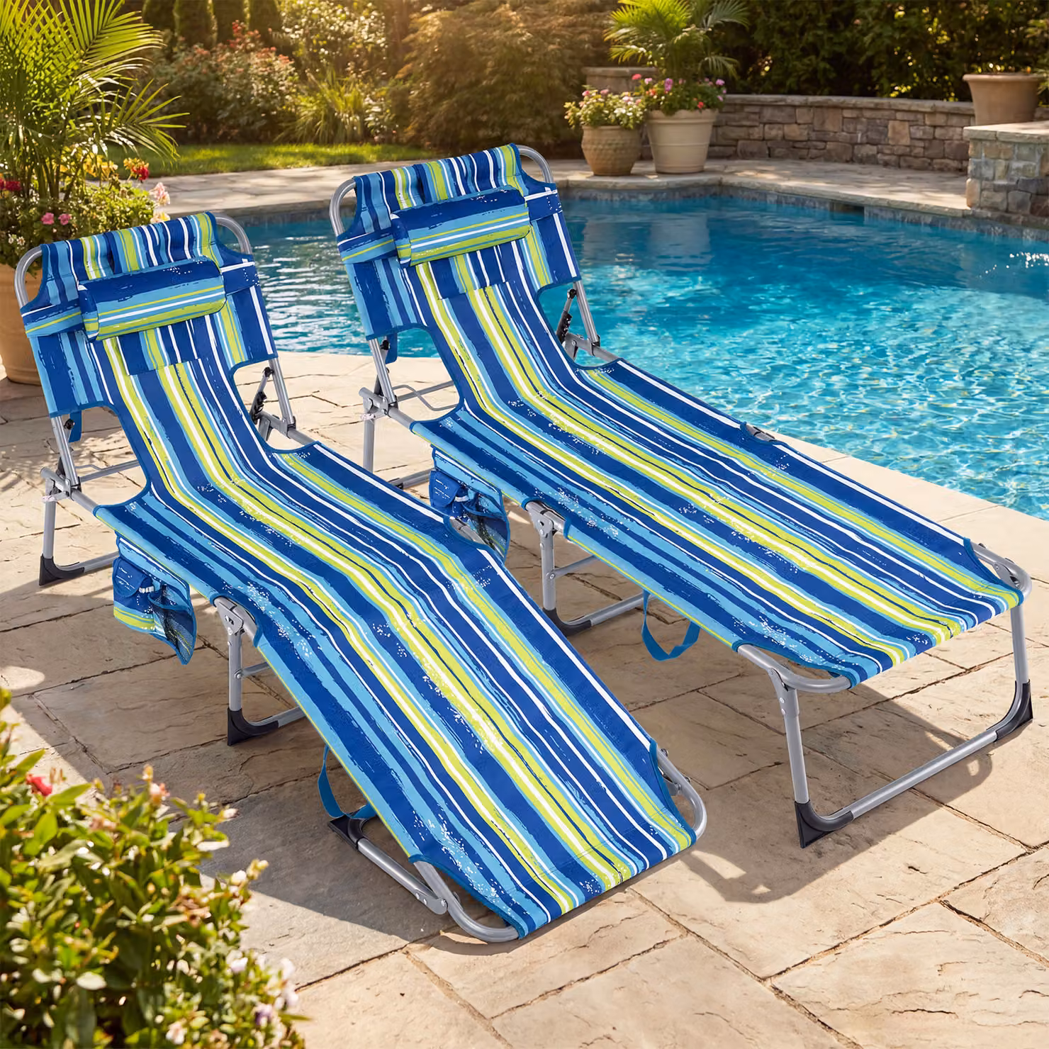 Sdraio da giardino pieghevole Costway con schienale regolabile in 4 posizioni, sedia a sdraio portatile con cuscini e tasche laterali, blu a righe