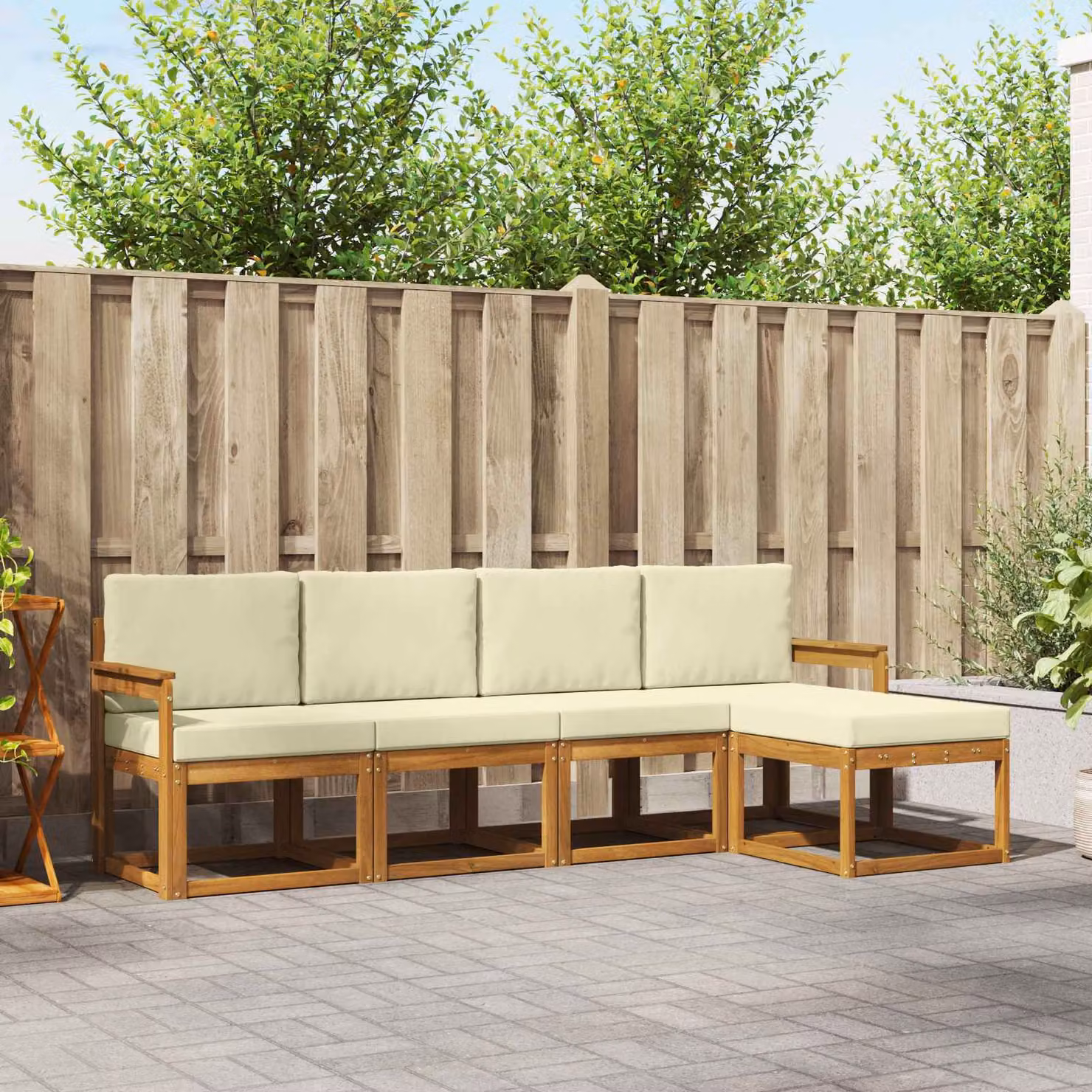 Set di divani da esterno vidaXL a forma di L composto da 5 pezzi in legno di acacia con cuscini beige e bianchi