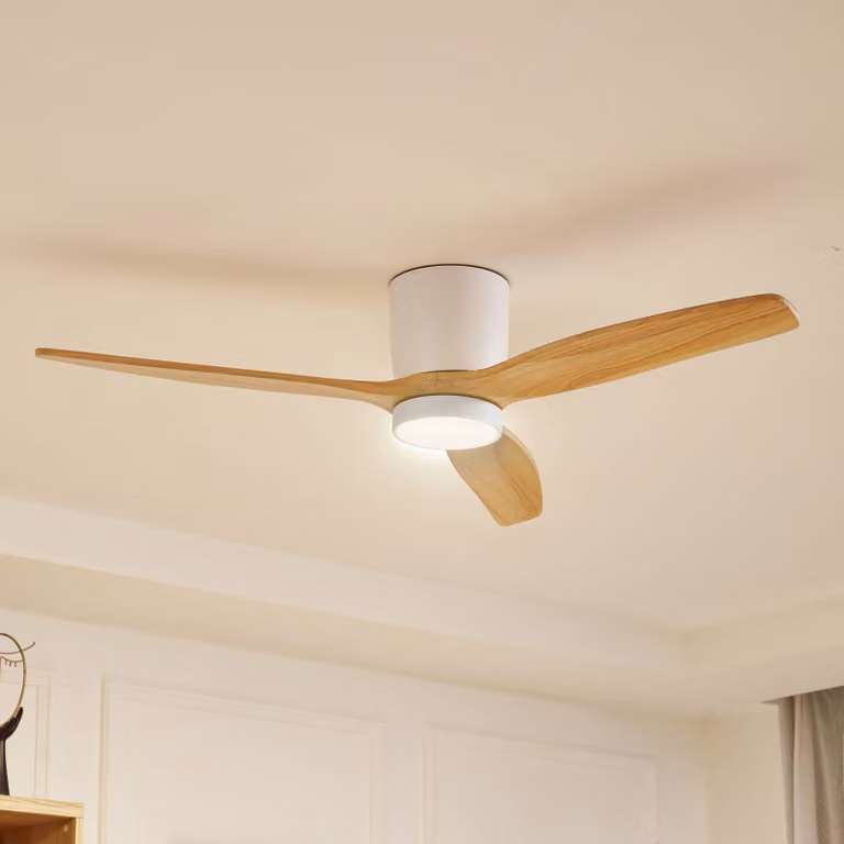 Ventilatore da soffitto LED Lucande Faipari, legno chiaro, DC, 132 cm Faipari, Bianco / Opale, Soggiorno / Sala da pranzo, Legno, Moderno