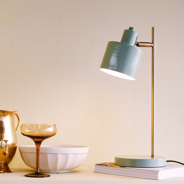 Dyberg Larsen Lampada da tavolo di design Ocean, Verde, Soggiorno / Sala da pranzo, Metallo, Design, Lampada da tavolo