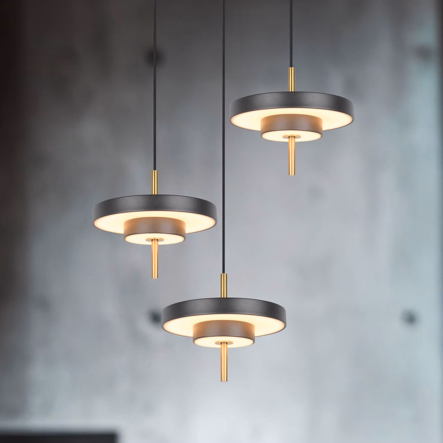 Trio Lighting Lampada LED a sospensione Keaton, nero/oro Ø 45 cm CCT 3 luci. dimmerabile, Nero, Soggiorno / Sala da pranzo, Metallo