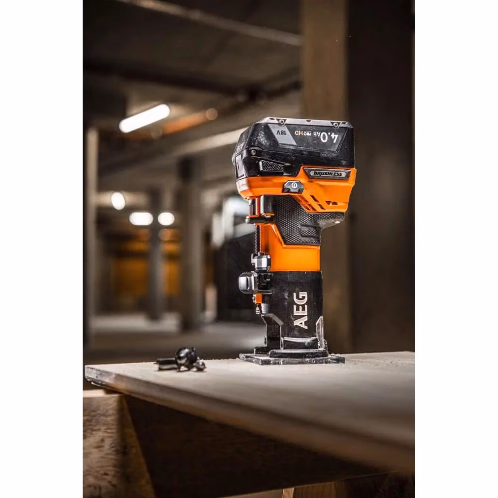 Fresatrice verticale brushless 18V AEG BOF18BL2-0 con vite micrometrica e mandrino da 6mm, arancione – 2