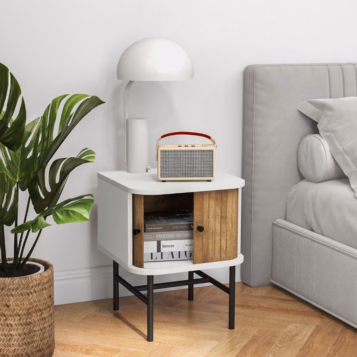 Comodino Costway in stile mid-century con ante scorrevoli e gambe in metallo, tavolino laterale per soggiorno Bianco