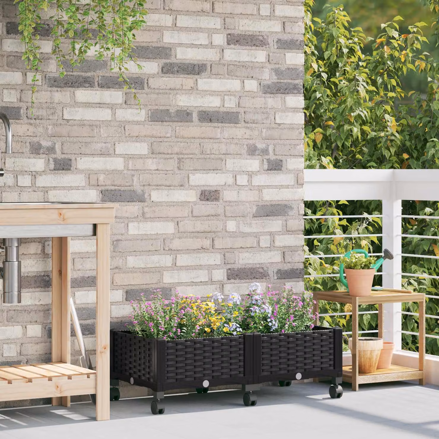 Vaso da giardino con ruote vidaXL in plastica nero L: 80 cm, P: 40 cm, H: 29 cm