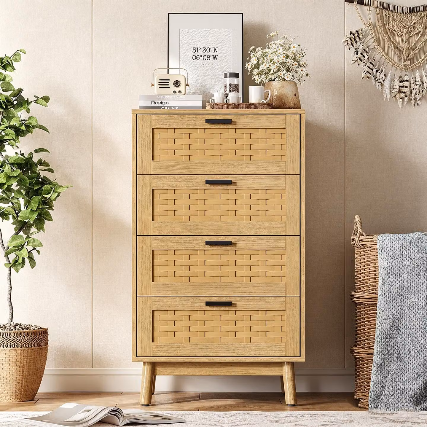 Comodino INONEFT con 4 cassetti, ideale per la camera da letto, realizzato in legno. Mobile contenitore con cassetti, perfetto per l'organizzazione e l'archiviazione
