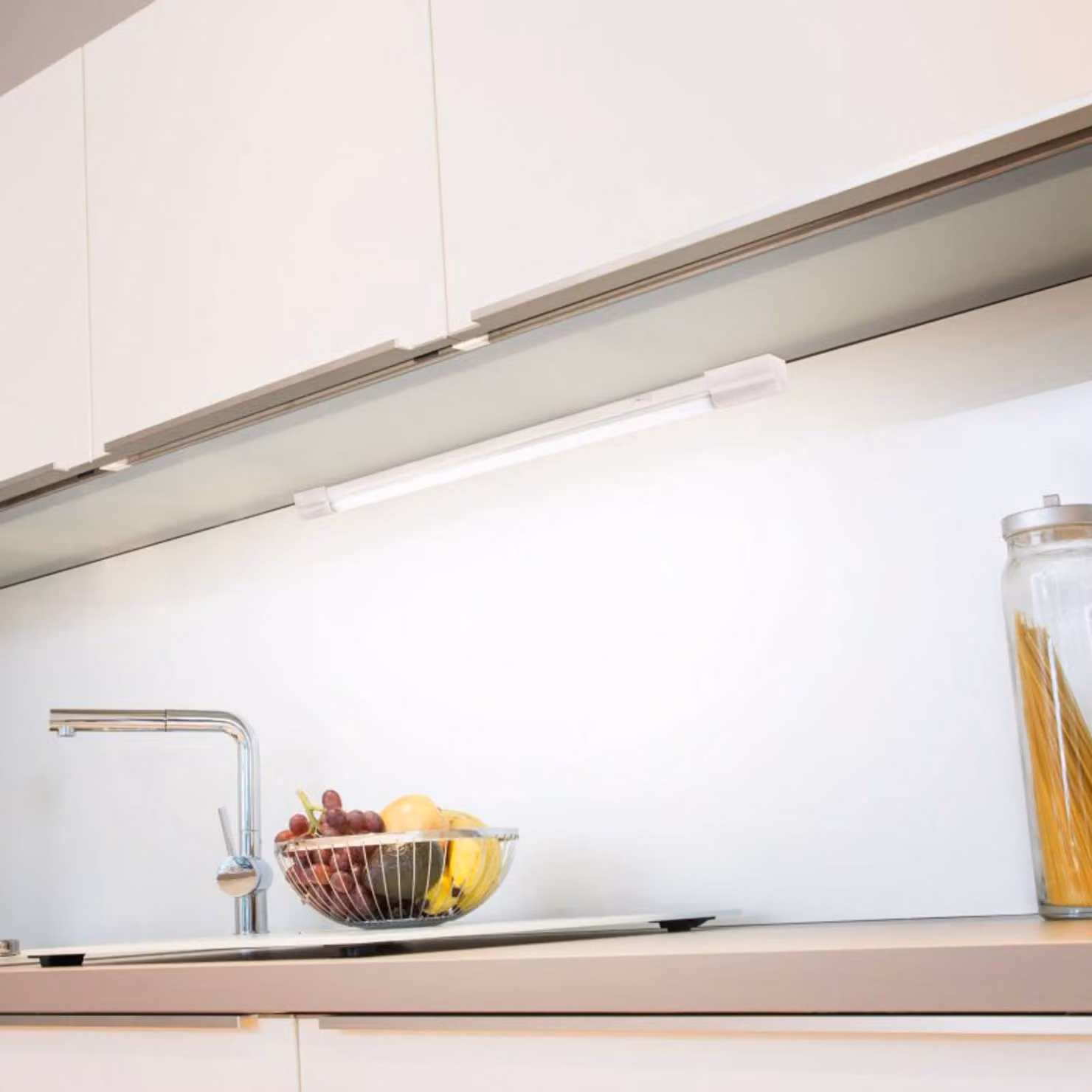 Müller-Licht Lampada LED da mobili Arax 160, 159,1 cm, 19 W, Bianco / Opale, Cucina, Plastica, Lampade per mobili