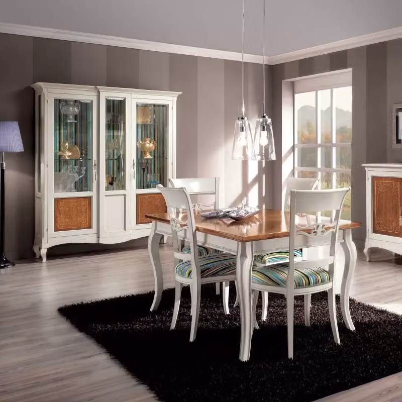 Vetrina classica Mobili 2G in legno con intarsio floreale e ante in vetro bianco shabby L: 163 cm, P: 45 cm, H: 207 cm – 2