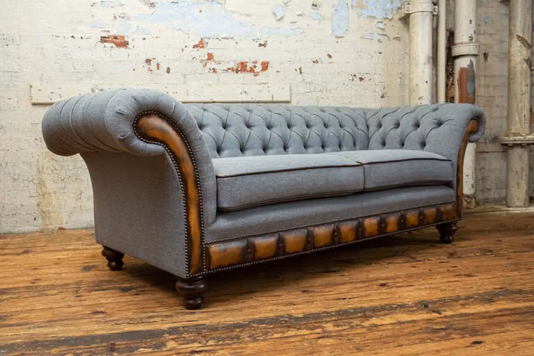 Dreisitzer Couch Polster Design Sofa 3er Sitz Sofas Zimmer Grau Chesterfield